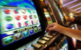 Dashboard permainan cipinang4d dengan kategori slot, live dealer, dan sportsbook